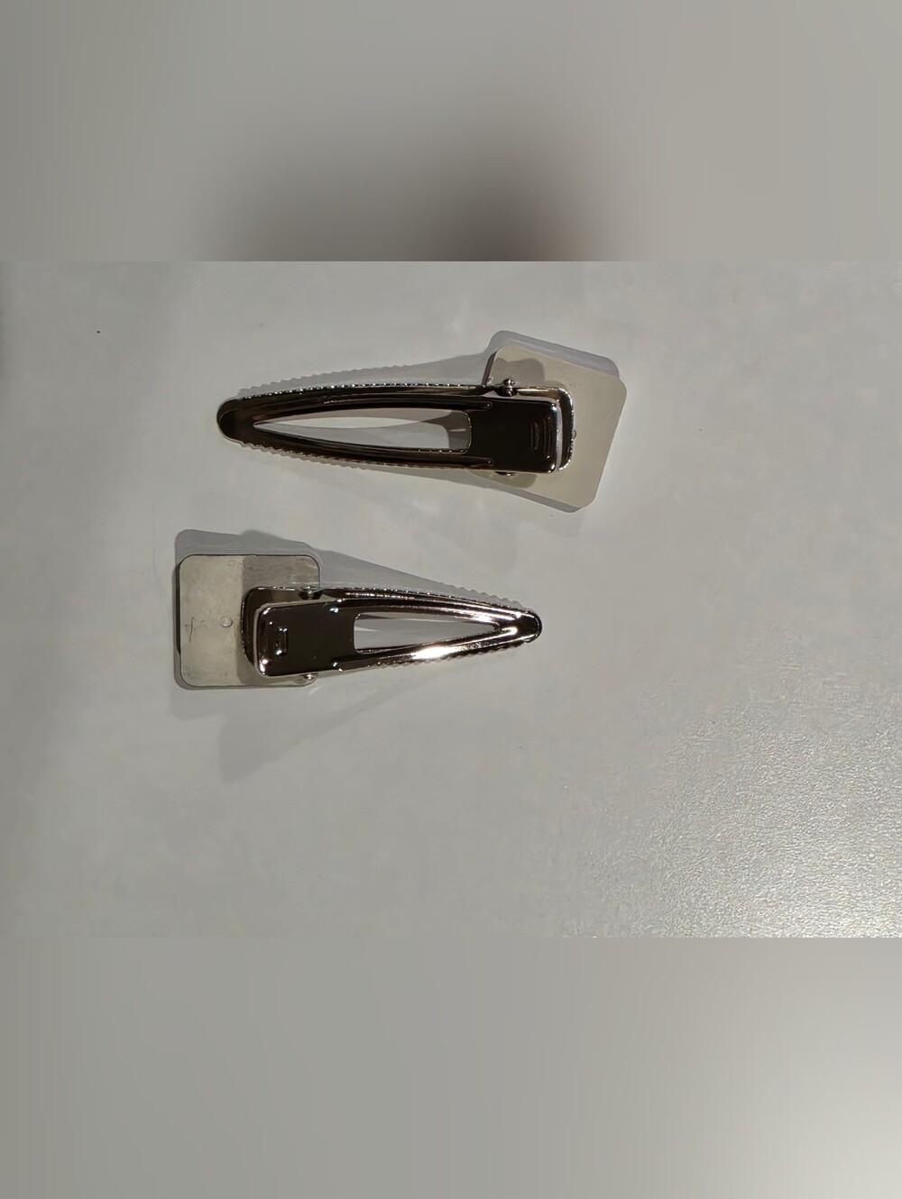 Black and White CC Logo Snap Hair Clips Set Of 2 - Picture 2 of 3